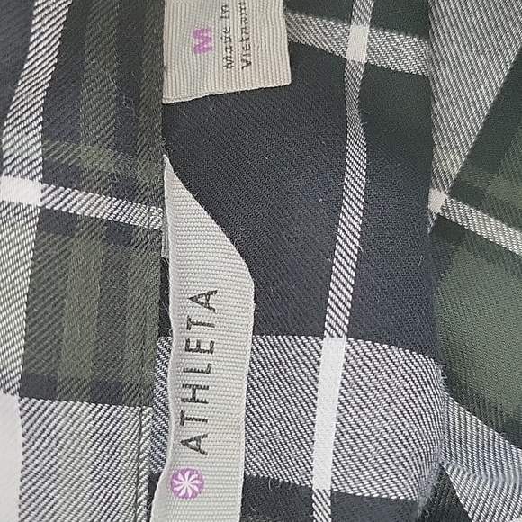 Athleta Green Blue Plaid Long Sleeve Button Down Shirt Size Medium - Picture 6 of 8